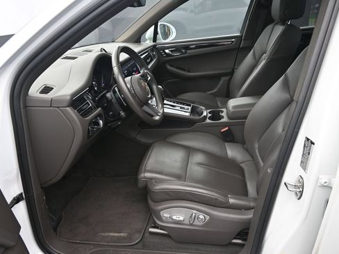 Used 2024 Porsche Macan AWD/4WD image 13