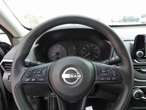 Used 2023 Nissan Altima 2.5 S FWD image 17
