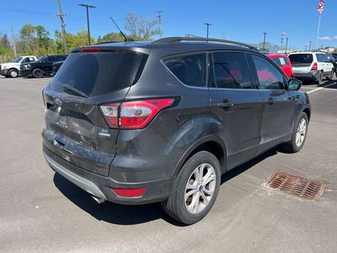 Used 2017 Ford Escape SE w/ Equipment Group 201A FWD image 4