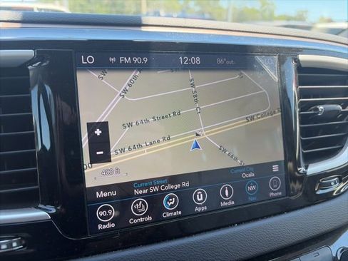 Used 2019 Chrysler Pacifica Touring-L FWD image 6