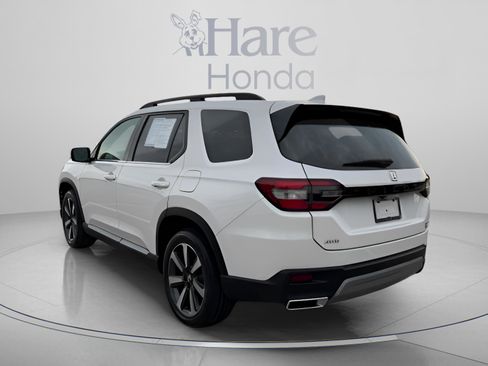 Certified 2024 Honda Pilot Touring image 3