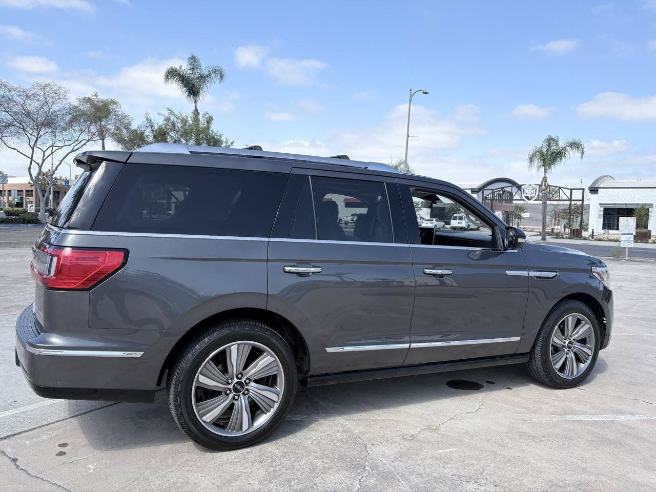 Used 2018 Lincoln Navigator Select w/ Technology Package RWD image 20