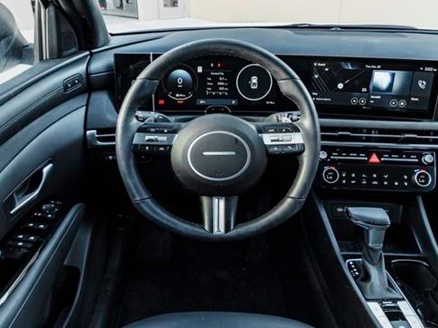 Certified 2025 Hyundai Santa Cruz Limited image 23