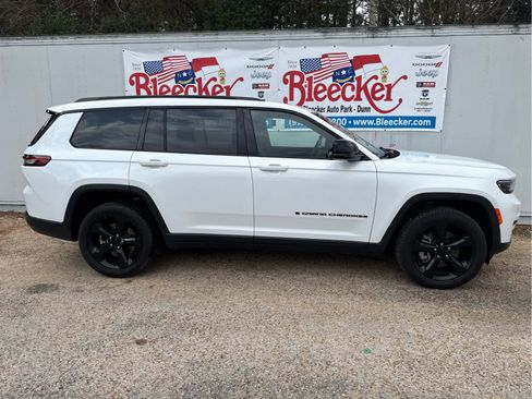 Used 2023 Jeep Grand Cherokee L Laredo image 2