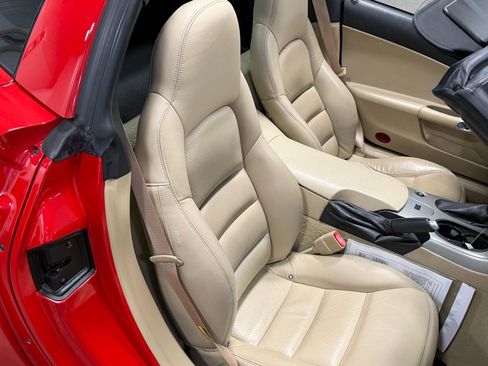 Used 2005 Chevrolet Corvette Coupe w/ 2LT w/ Preferred Equipment Group RWD image 11