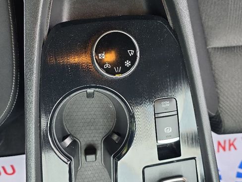 Used 2024 Nissan Rogue SV AWD/4WD image 27