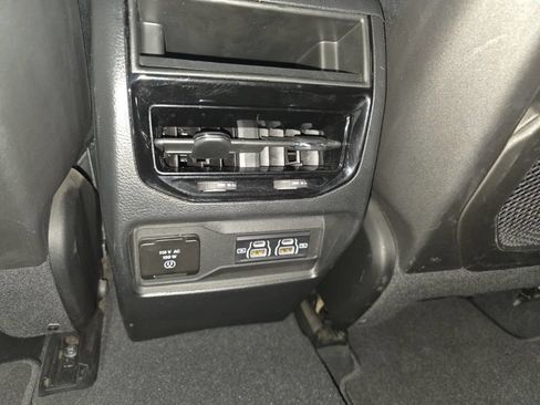 Used 2023 Jeep Grand Cherokee Laredo w/ Luxury Tech Group I RWD image 19