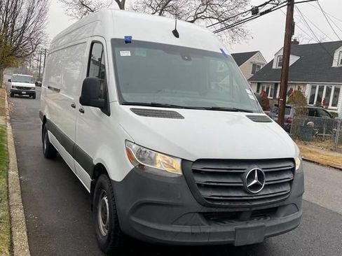 Used 2025 Mercedes-Benz Sprinter 2500 image 4