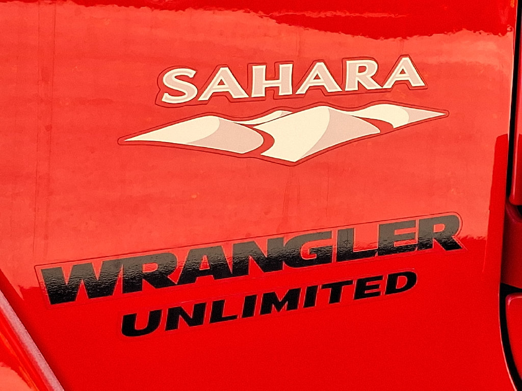 Used 2015 Jeep Wrangler Unlimited Sahara w/ Dual Top Group AWD/4WD image 29