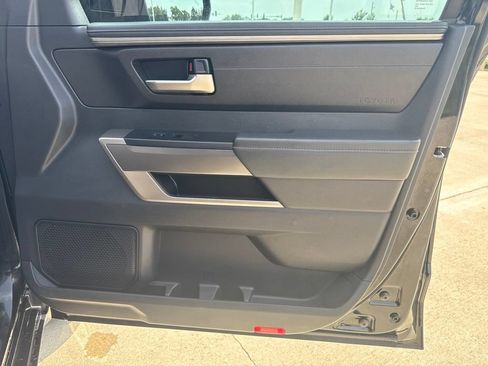 Used 2022 Toyota Tundra SR5 w/ SR5 Convenience Package AWD/4WD image 21
