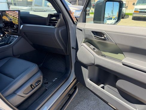 Used 2026 Lexus GX 550 AWD/4WD image 17