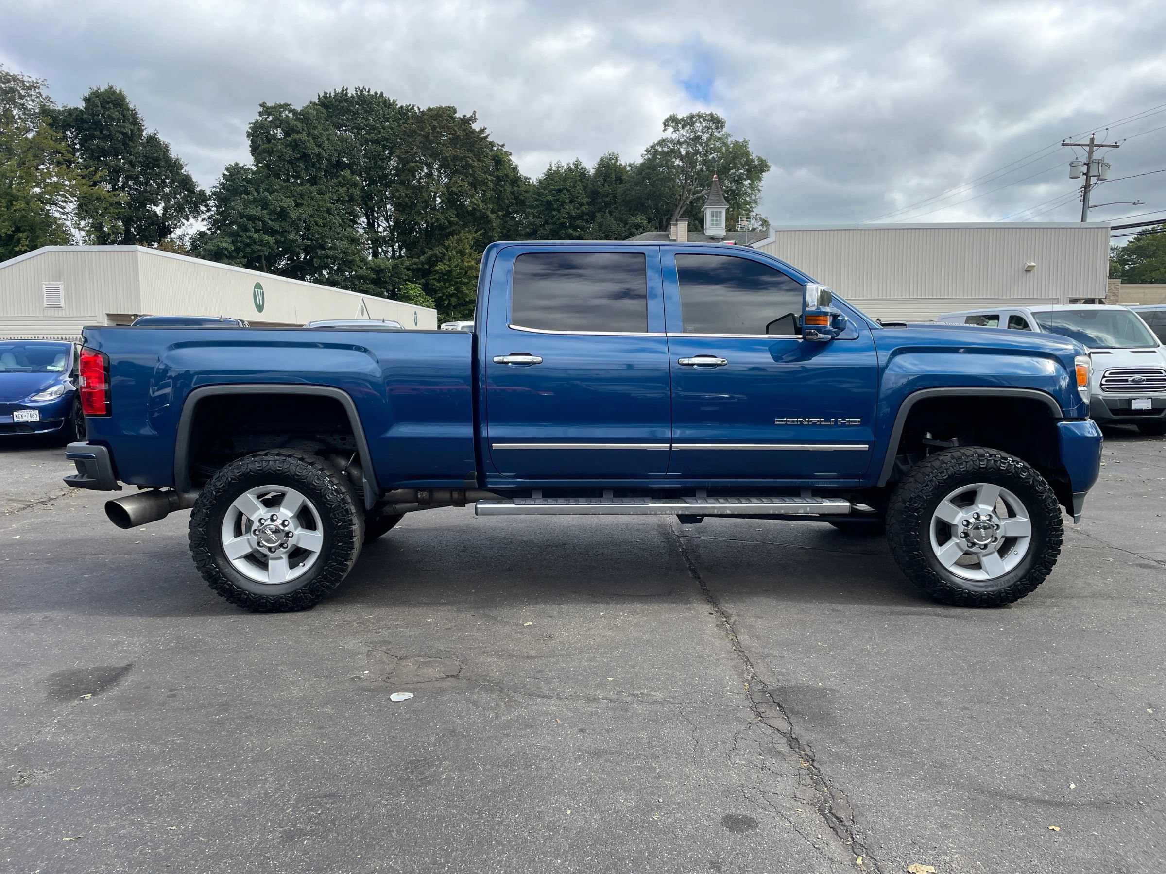 Used 2016 GMC Sierra 2500 Denali w/ Duramax Plus Package AWD/4WD image 6