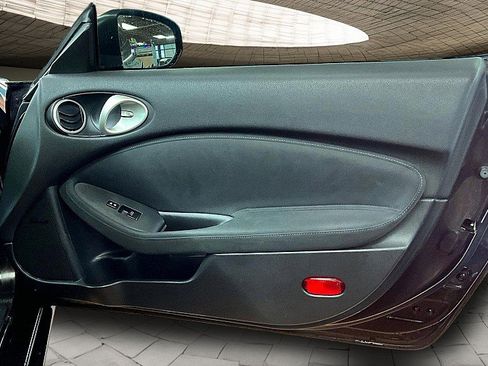 Used 2016 Nissan 370Z Touring image 18