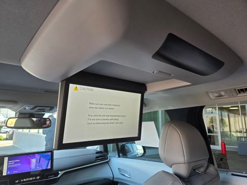 Used 2026 Toyota Sienna XLE image 12