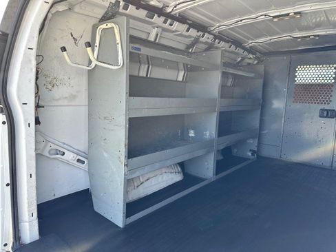 Used 2017 Chevrolet Express 2500 RWD image 24