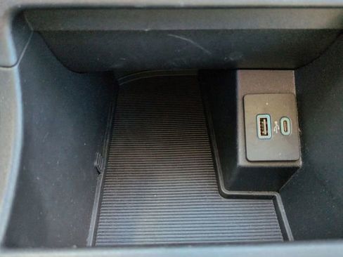 Certified 2024 Ford Edge SE image 21