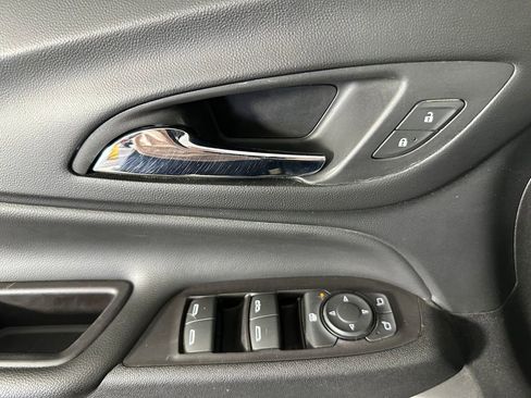 Used 2019 Chevrolet Equinox LT FWD image 22