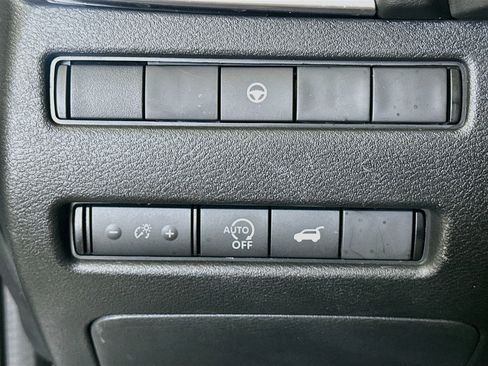 Used 2023 Nissan Rogue SL FWD image 17