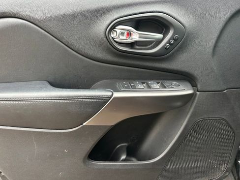 Used 2020 Jeep Cherokee Limited image 12