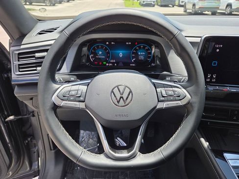 Used 2025 Volkswagen Atlas Cross Sport SE AWD/4WD image 31