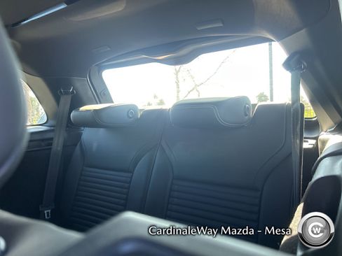 Used 2023 Land Rover Discovery Metropolitan Edition image 17