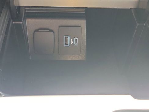 Certified 2021 Ford Explorer XLT w/ Equipment Group 202A image 28