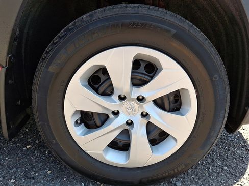 Used 2024 Toyota RAV4 LE image 9