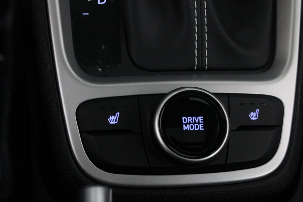 Certified 2026 Hyundai Venue SEL FWD image 25