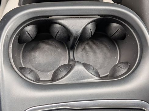 Used 2023 Chrysler Pacifica Touring-L image 19