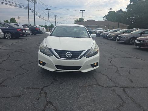 Used 2018 Nissan Altima 2.5 SR FWD image 2