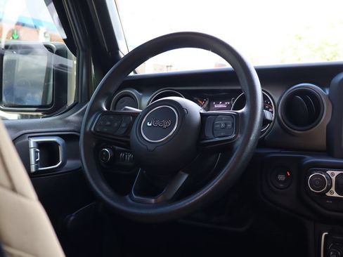 Used 2022 Jeep Gladiator Sport AWD/4WD image 43