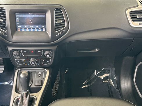 Used 2018 Jeep Compass Latitude w/ Popular Equipment Group AWD/4WD image 28