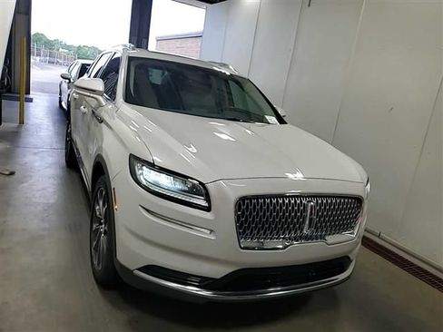 Used 2023 Lincoln Nautilus Reserve FWD image 2