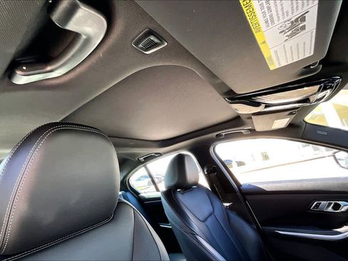 Used 2022 BMW 330i Sedan w/ M Sport Package image 12