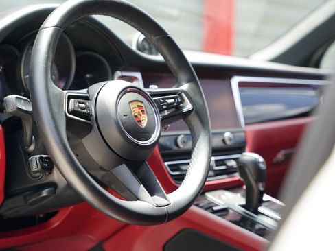 Used 2022 Porsche Macan S AWD/4WD image 19