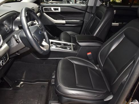 Used 2024 Ford Explorer XLT w/ Equipment Group 202A AWD/4WD image 11