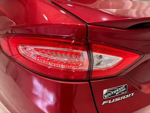 Used 2013 Ford Fusion SE FWD image 22