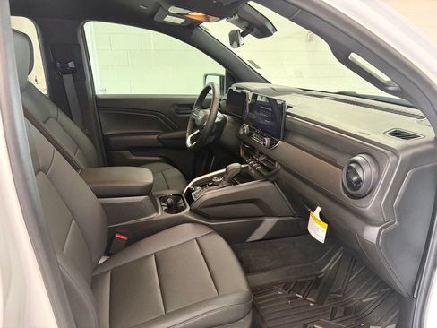 Used 2025 Chevrolet Colorado Trail Boss AWD/4WD image 9