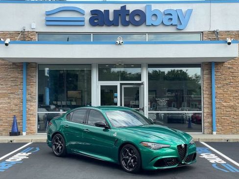 Used 2022 Alfa Romeo Giulia Quadrifoglio RWD image 8