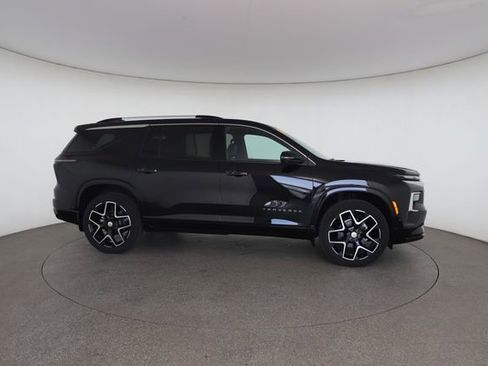 Used 2025 Chevrolet Traverse High Country FWD image 24