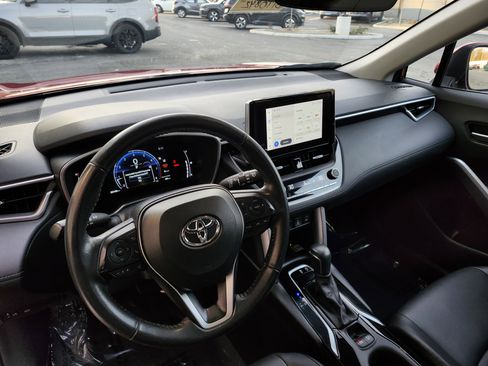 Used 2023 Toyota Corolla Cross XLE image 17