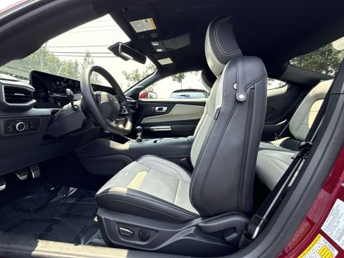 Used 2025 Ford Mustang GT Premium RWD image 13