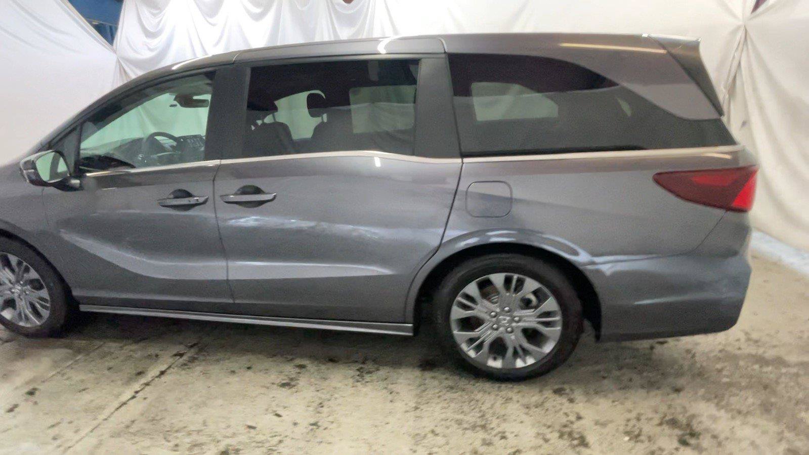 Certified 2025 Honda Odyssey Touring image 11