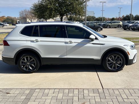Certified 2023 Volkswagen Tiguan SE image 11
