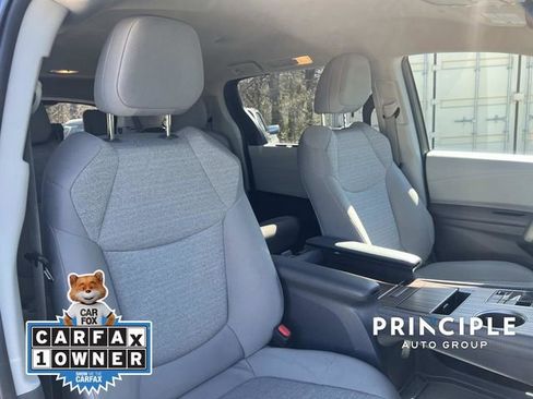 Used 2024 Toyota Sienna LE image 32