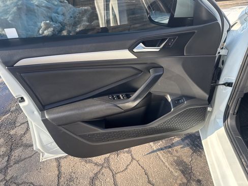 Used 2019 Volkswagen Jetta SE w/ Cold Weather Package image 20