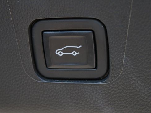 Used 2024 Chevrolet Traverse Premier w/ Redline Edition AWD/4WD image 9
