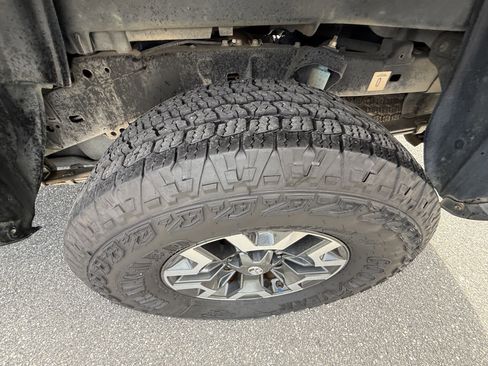 Used 2021 Toyota Tacoma TRD Off-Road image 31