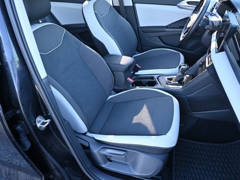 Used 2025 Volkswagen Taos SE image 20