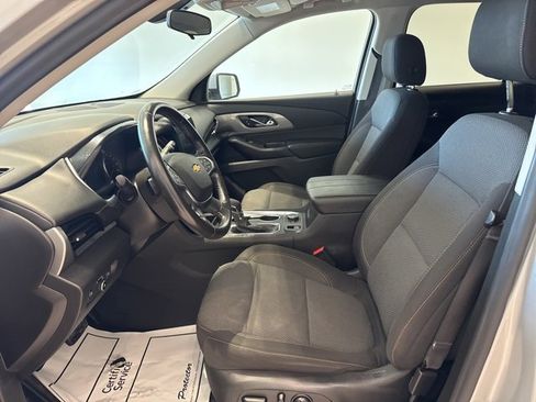 Used 2021 Chevrolet Traverse LT image 17